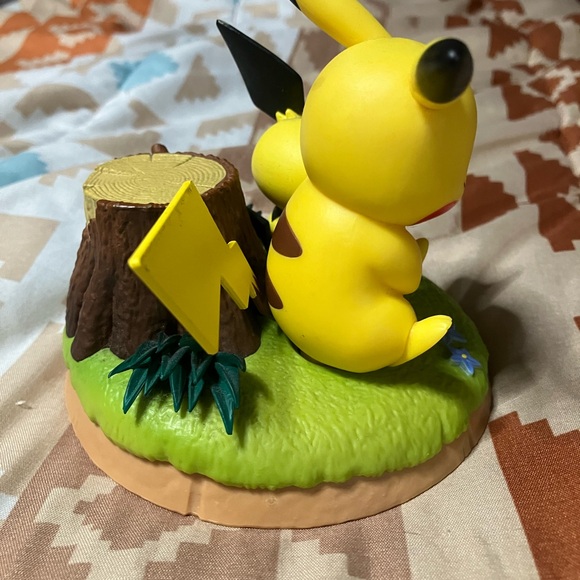 Pokémon official Pikachu & Pichu sitting figure Nintendo creatures Rare - Picture 4 of 9